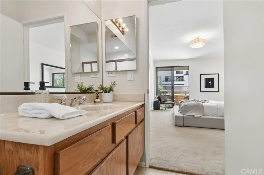 13331 Moorpark #223 photo 42