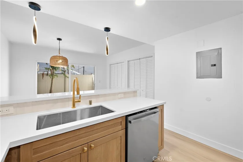 655 W 6th #A photo 10