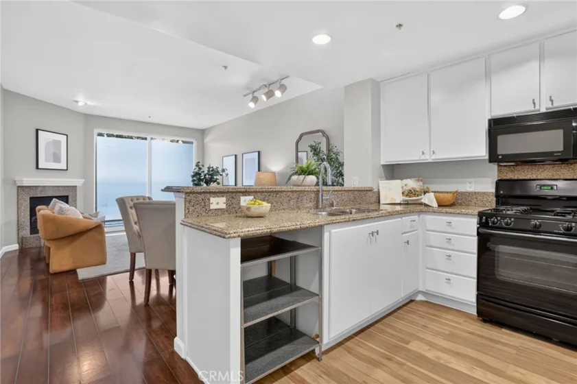 160 S Hudson Avenue #111 photo 14
