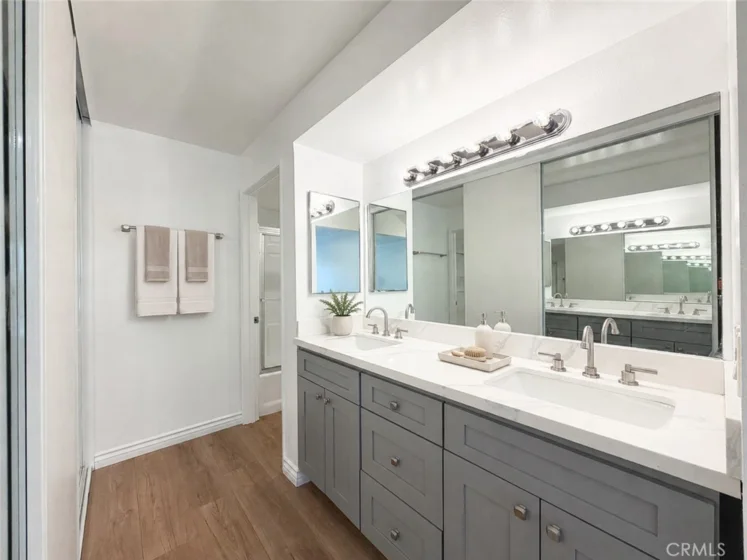 21500 Burbank #328 photo 31