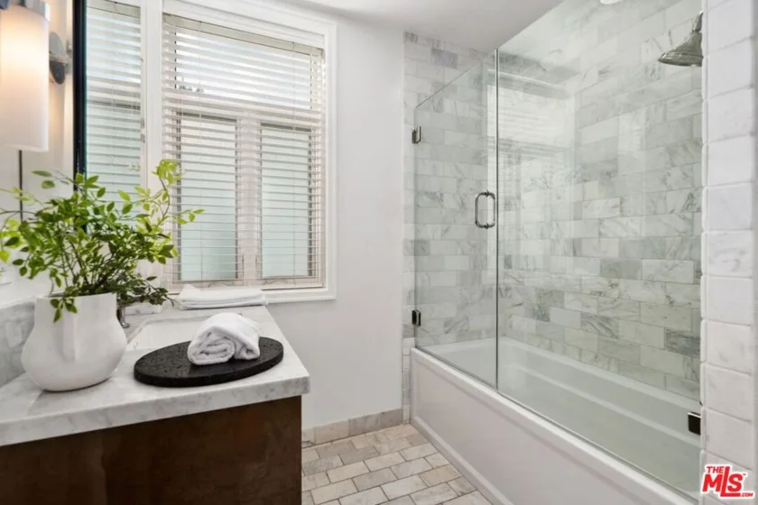 447 N Doheny Drive #102 photo 27
