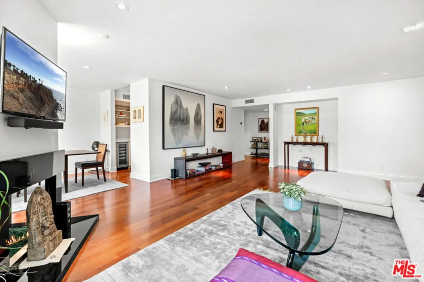 851 N Kings Road #102 photo 3