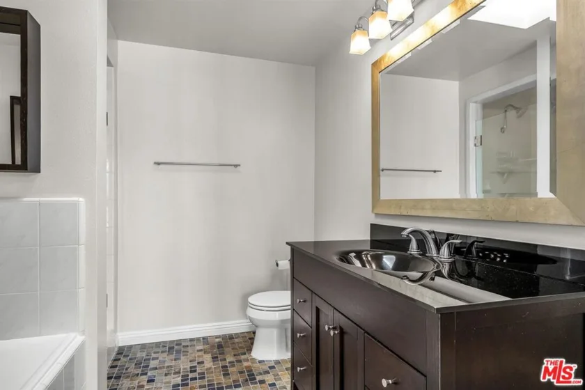 117 S Clark Drive #305 photo 3