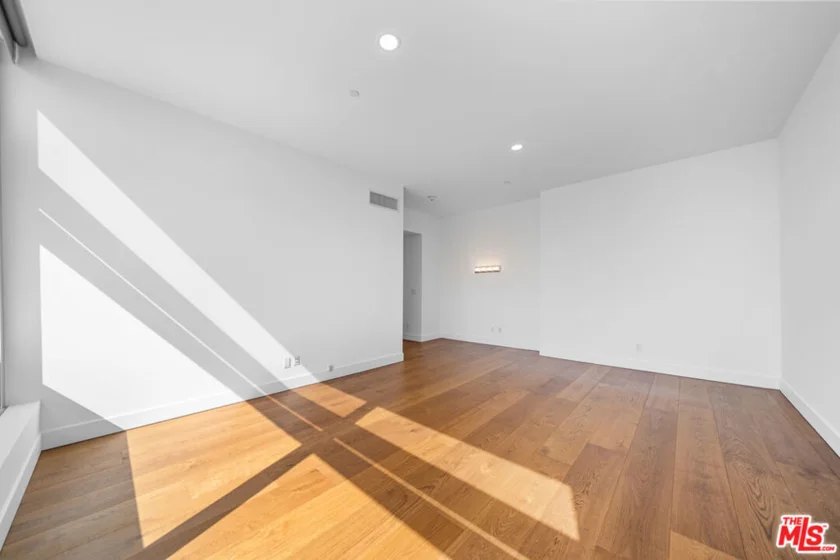 900 W Olympic Boulevard #32I photo 18
