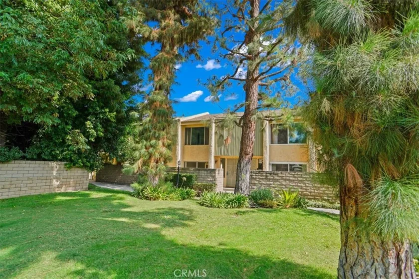 8633 Balboa Boulevard #14 photo 1
