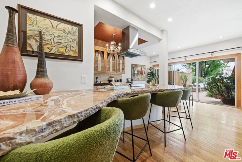 612 S Barrington Avenue #213 photo 1