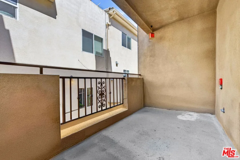 14618 Gilmore Street #4 photo 7