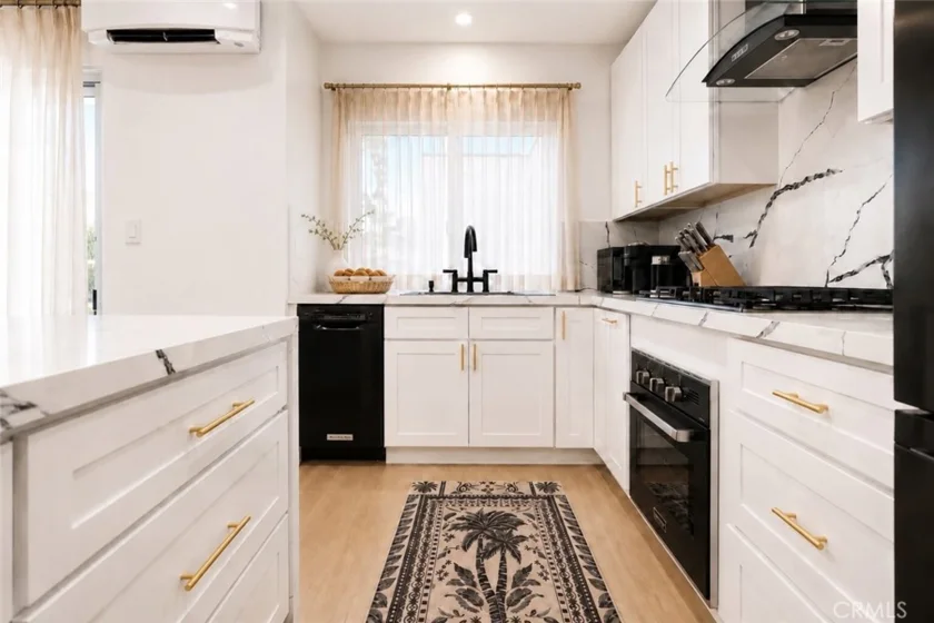 1233 N Laurel #211 photo 17