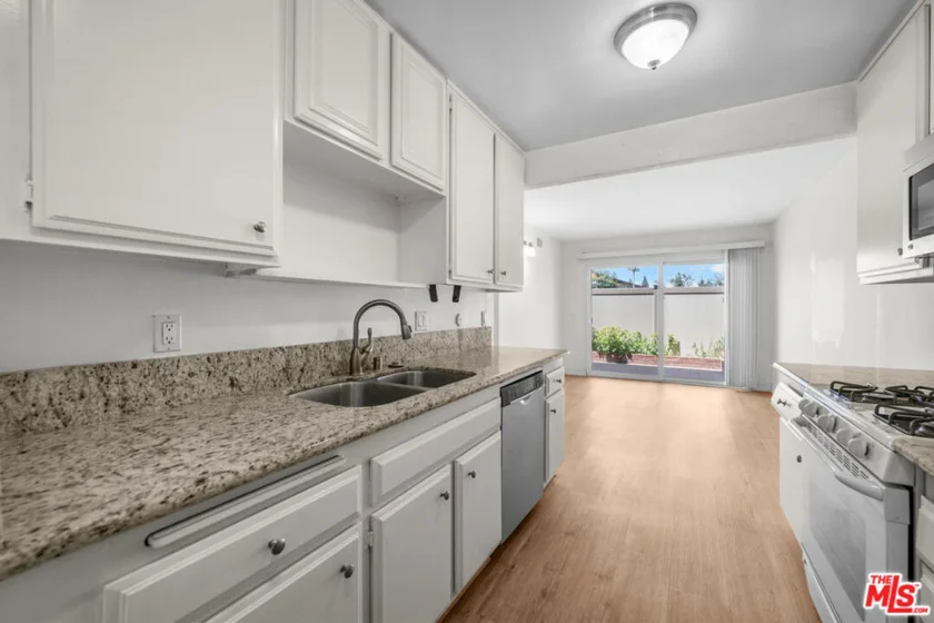 12334 Runnymede Street #5 photo 7