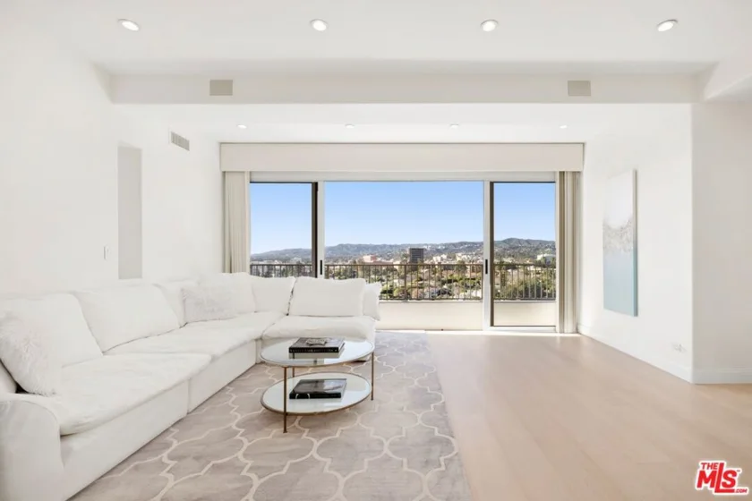 10501 Wilshire Boulevard #2201 photo 1