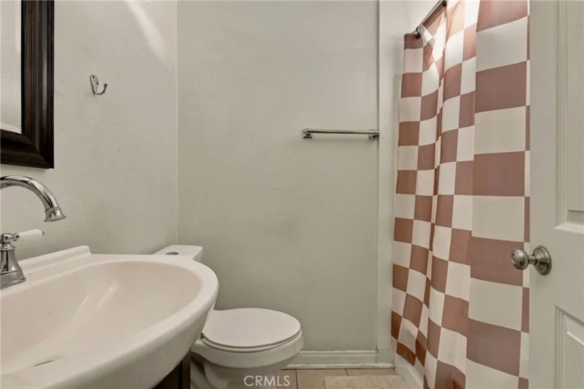 460 Golden Avenue #320 photo 18
