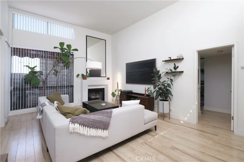 1815 Glendon Avenue #306 photo 1