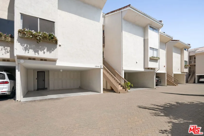 23908 De Ville Way #B photo 53