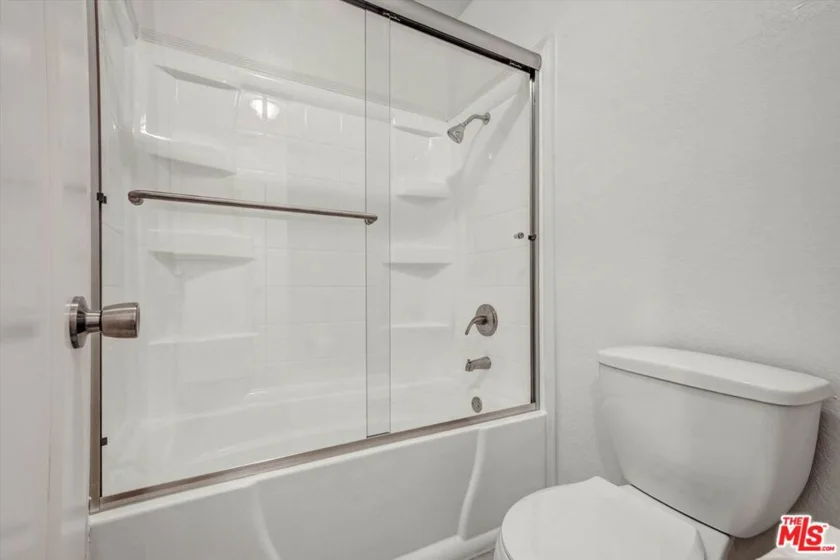 4506 Saugus Avenue #10 photo 9