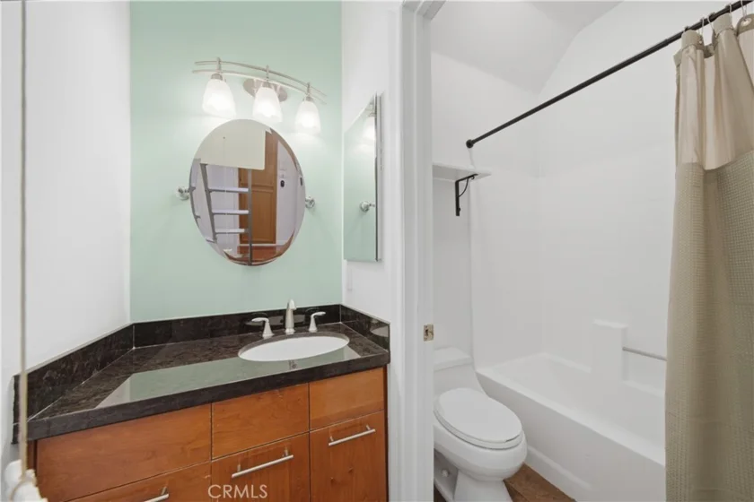1554 N Hobart #2 photo 12