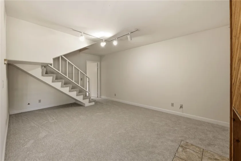 23821 Hillhurst #38 photo 6