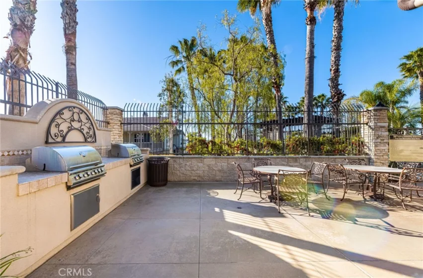 4001 Balmoral photo 58