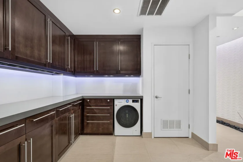 324 N Palm Drive #404 photo 19