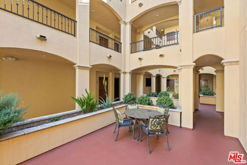 5037 Rosewood Avenue #301 photo 14