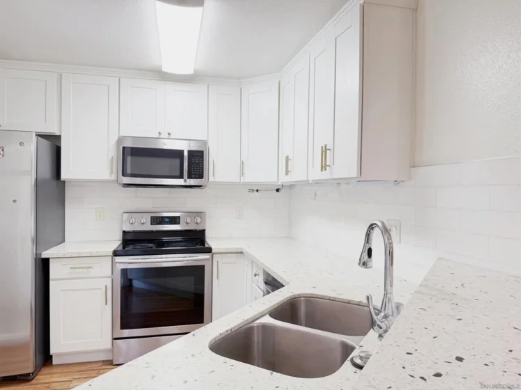 7405 Charmant Drive #2013 photo 18