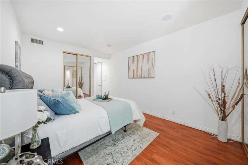 4477 Wilshire photo 20