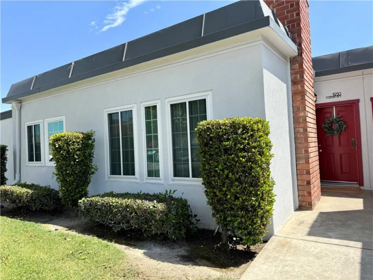 1950 W Glenoaks #a photo 1