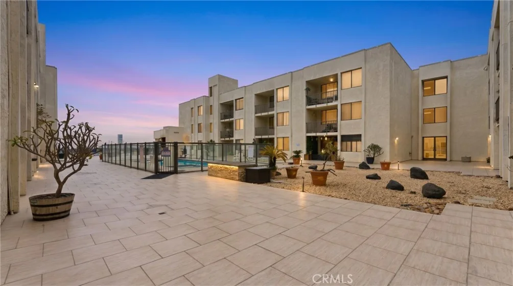 1140 E Ocean photo 19