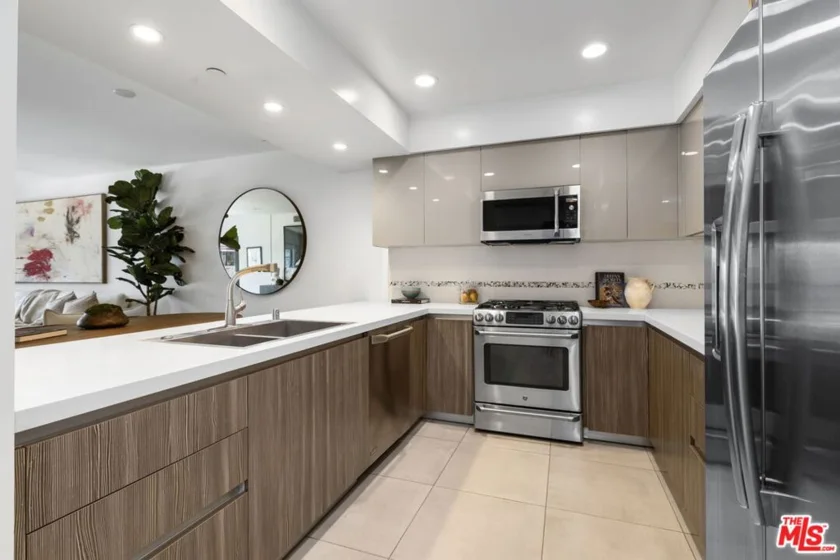 10269 Santa Monica Boulevard photo 21