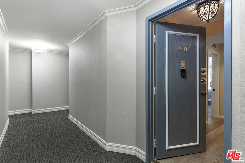 906 N Doheny Drive #510 photo 35