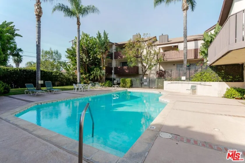 14980 Victory Boulevard #201 photo 29