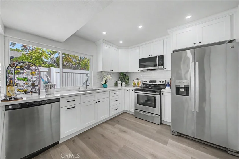 6865 Danvers Drive photo 5