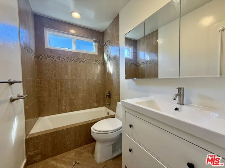 937 5th Street #8 photo 15