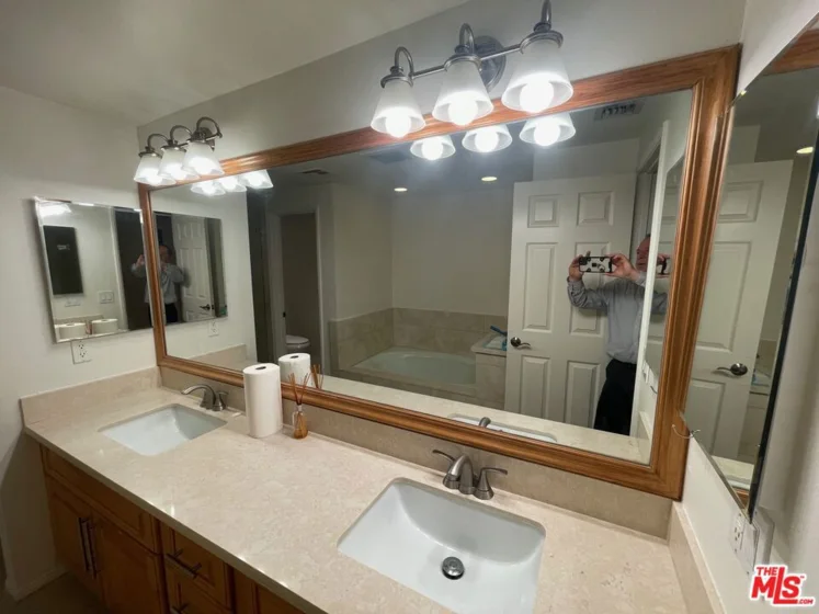 1840 Veteran Avenue #106 photo 23