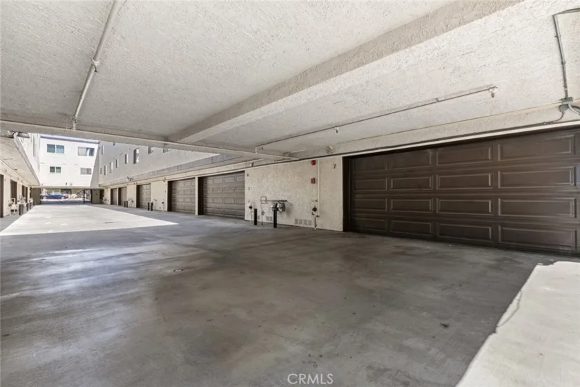 8801 Cedros Avenue #7 photo 46