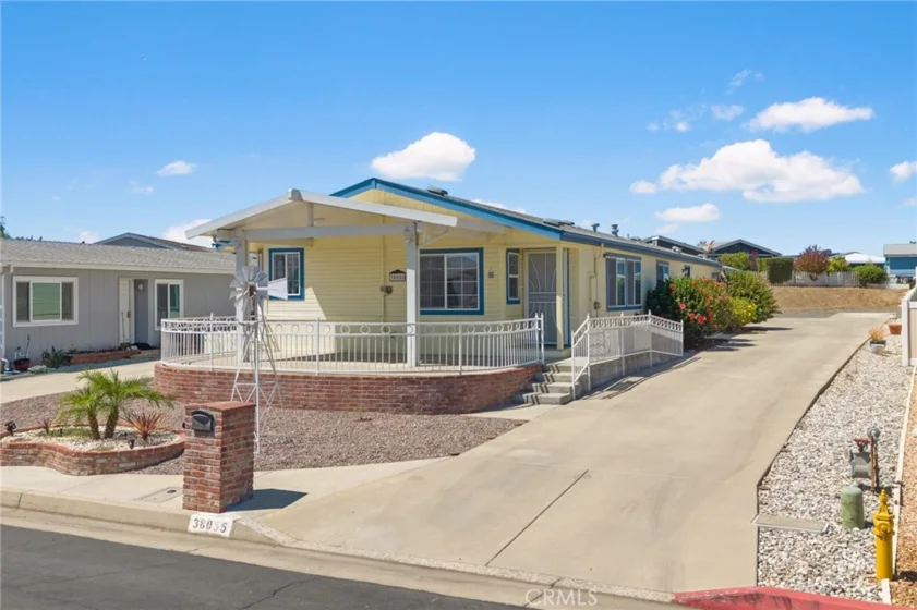 38055 Calle Amigable photo 3