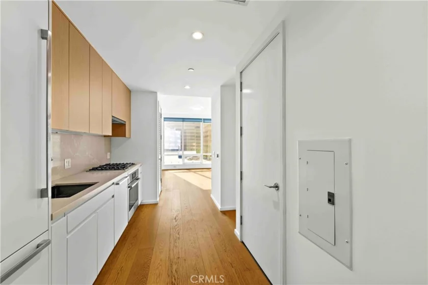 877 Francisco #517 photo 4
