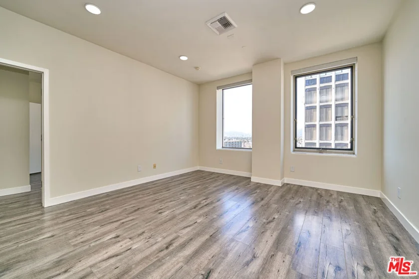 3810 Wilshire Boulevard #1001 photo 16