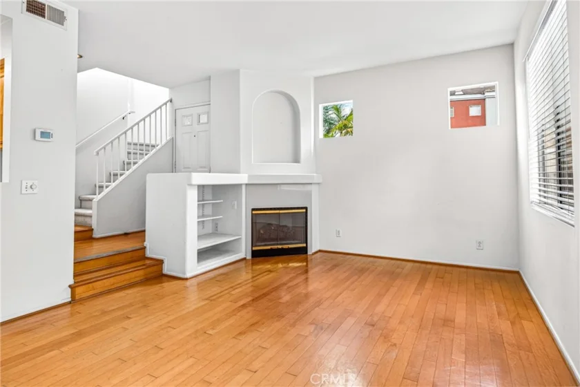 24 Mission Court photo 3