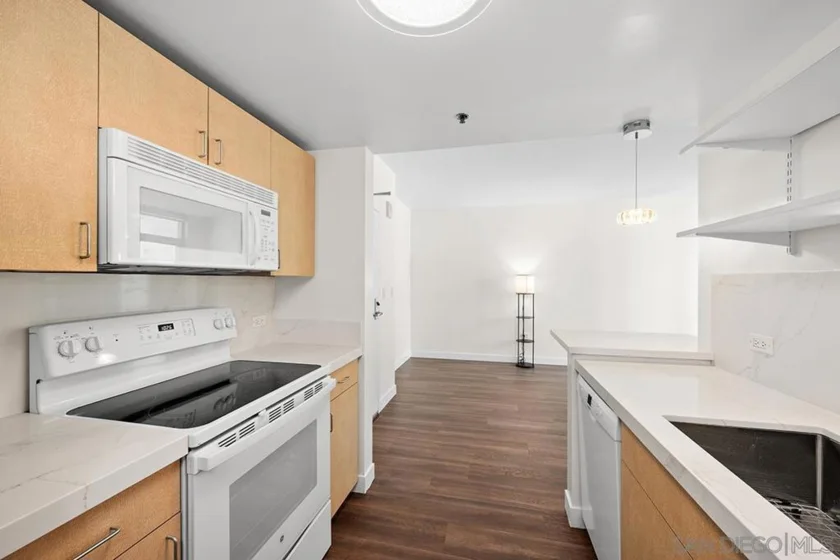 425 W Beech Street #721 photo 6