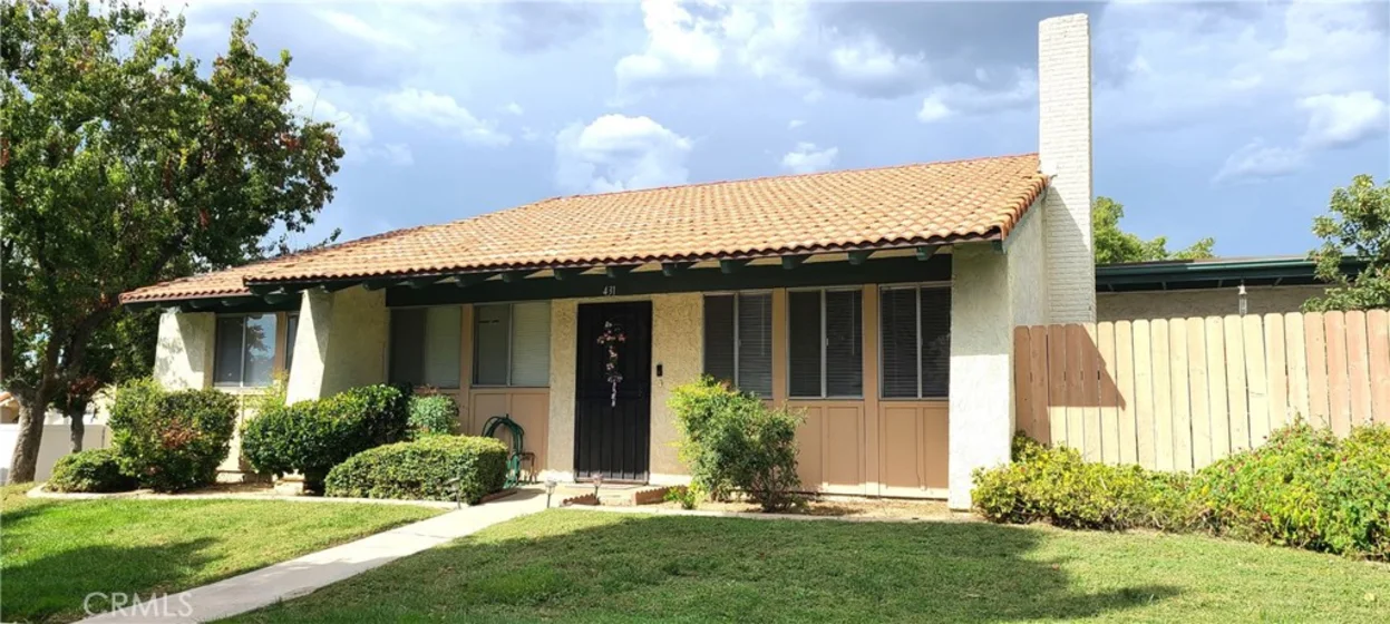 431 King Court photo 1
