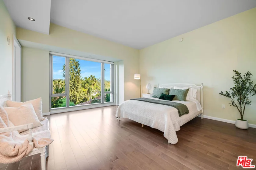 10727 Wilshire Boulevard #502 photo 22