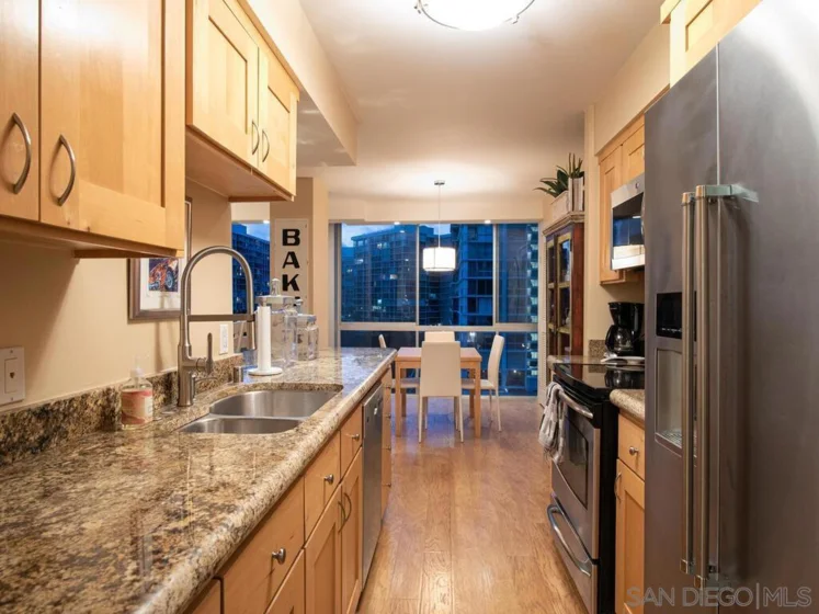 1810 Avenida Del Mundo #505 photo 22