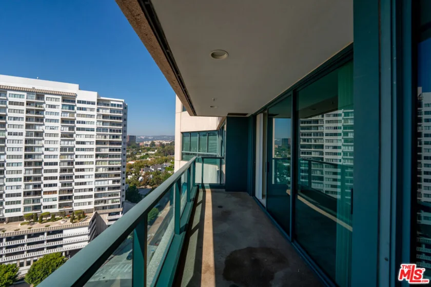10490 Wilshire Boulevard #1402 photo 25