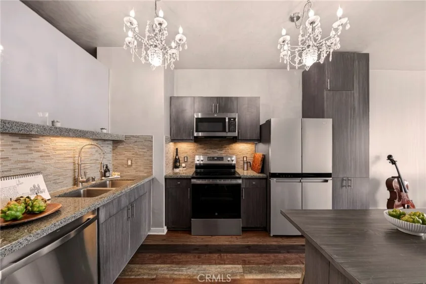 3810 Wilshire Boulevard #909 photo 3