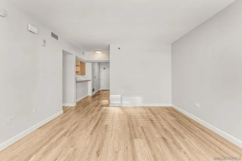 425 W Beech Street #805 photo 27