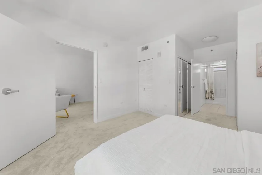 425 W Beech #327 photo 16