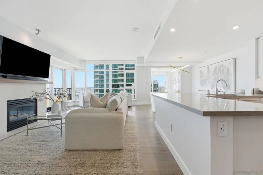 1199 Pacific Highway #3401 photo 27
