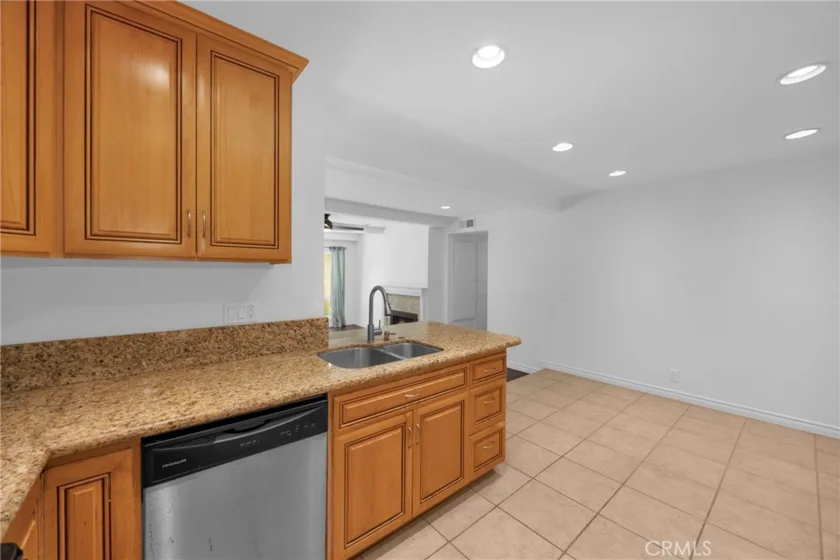 21372 Brookhurst photo 13