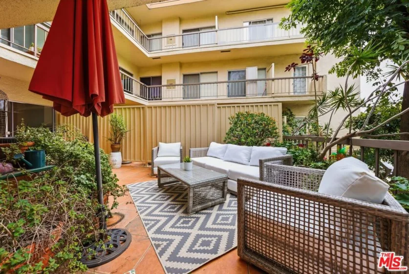 612 S Barrington Avenue #213 photo 15