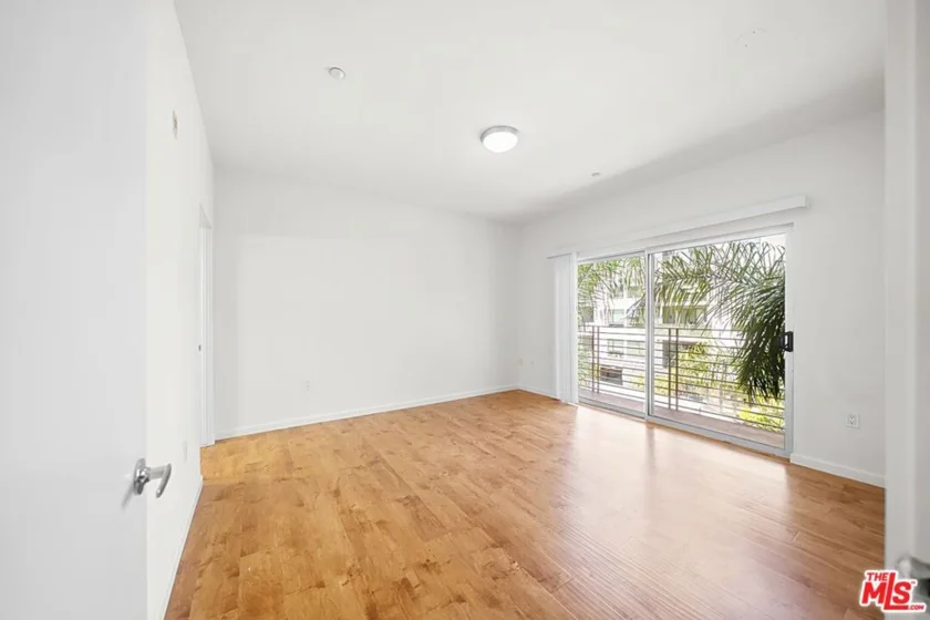 2864 Sunset Place #201 photo 21